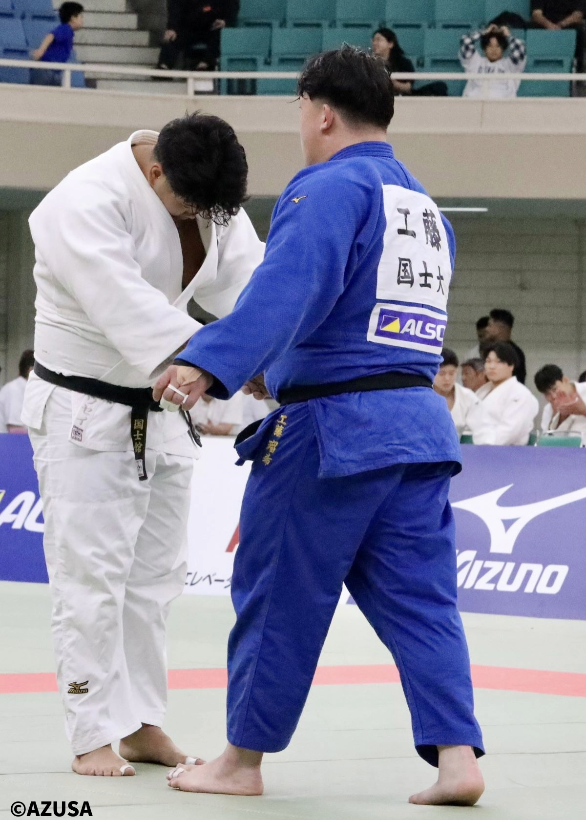 健闘をたたえる両選手